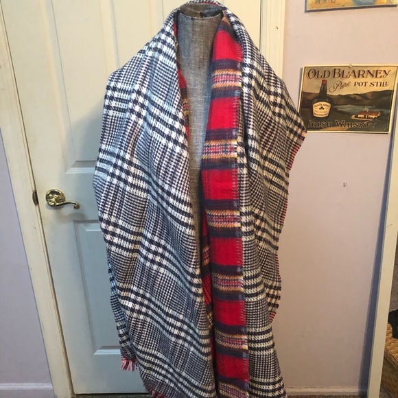 double sided blanket scarf - Picture 3 of 3